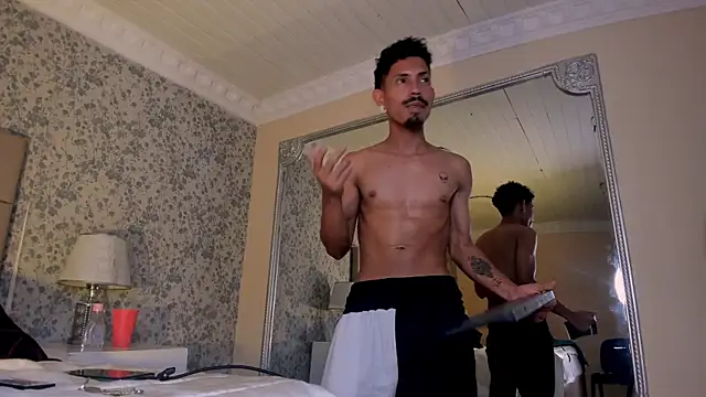 NoaahTylor online show from April 9, 2026, 6:19 am