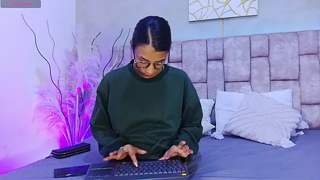 Snapshot of MelanyStone_ chatting on April 22, 2026, 12:50 pm MelanyStone online show from April 22, 2026, 12:50 pm