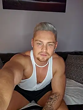 Snapshot of EddyRise- chatting on February 14, 2026, 8:16 pm EddyRise- online show from February 14, 2026, 8:16 pm