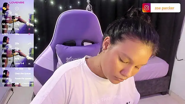 ZoeParcker online show from March 12, 2026, 6:58 pm