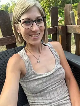 Snapshot of blondie-27 chatting on July 24, 2026, 6:17 pm blondie-27 online show from July 24, 2026, 6:17 pm