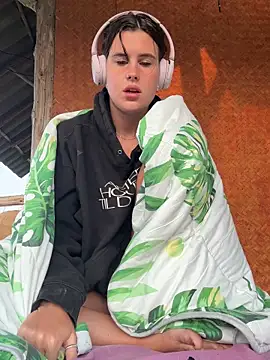 fairy bell online show from February 18, 2026, 1:01 am