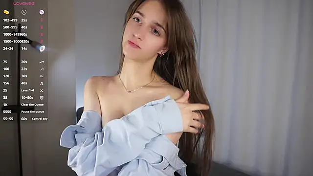 ClarineCasebolt online show from April 14, 2026, 3:12 am