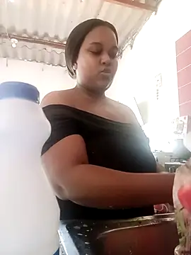 PerlaCurvasgrandes online show from February 19, 2026, 6:04 pm