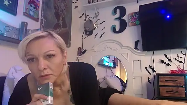 Snapshot of slutslave333 chatting on April 23, 2026, 9:39 pm slutslave333 online show from April 23, 2026, 9:39 pm