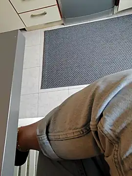 Ginevra01 online show from April 14, 2026, 1:28 pm