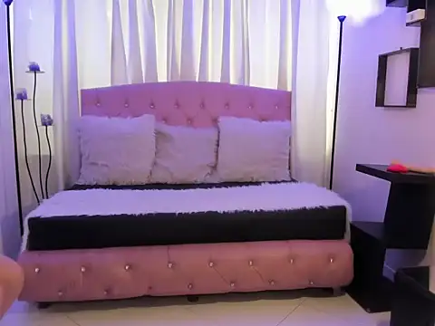 Aurora Ellis  online show from February 22, 2026, 1:20 pm