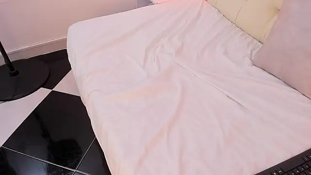 Lia Latte online show from February 27, 2026, 12:21 am