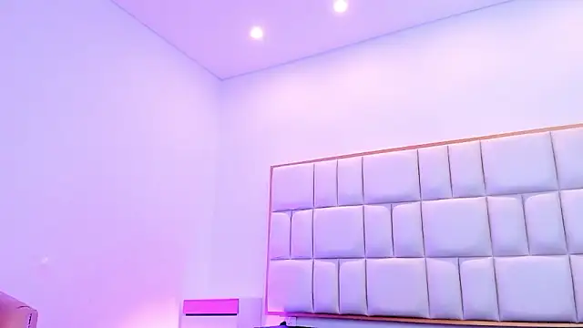 Snapshot of Violetta-foxx chatting on February 28, 2026, 7:37 pm Violetta-foxx online show from February 28, 2026, 7:37 pm