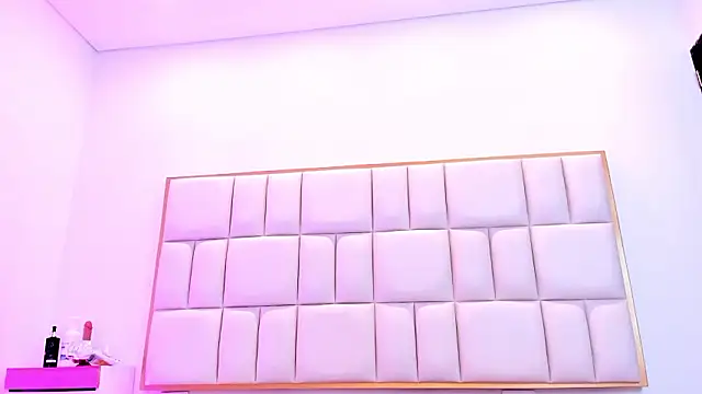 Violetta-foxx online show from March 4, 2026, 7:42 pm