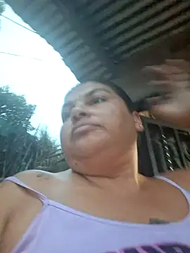 Snapshot of Juli_Powl chatting on May 19, 2026, 10:32 am Juli Powl online show from May 19, 2026, 10:32 am
