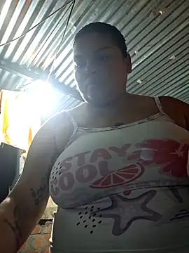 Snapshot of Juli_Powl chatting on May 21, 2026, 10:22 am Juli Powl online show from May 21, 2026, 10:22 am