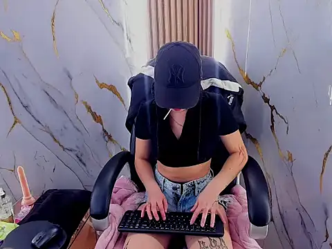 ElaSalvatorehh online show from February 25, 2026, 5:55 pm