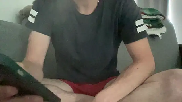 lechouilleur44 online show from April 27, 2026, 8:45 am