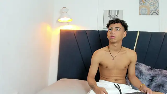 alexx cum18 online show from March 23, 2026, 1:26 pm