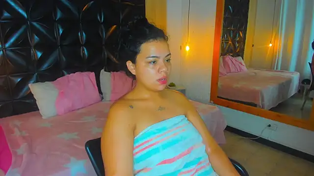 Snapshot of Veyra_sereny chatting on May 22, 2026, 6:02 pm Veyra sereny online show from May 22, 2026, 6:02 pm