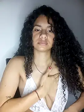 RizHoney online show from April 17, 2026, 9:56 am