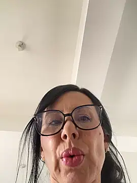 Snapshot of caritoo21 chatting on June 13, 2026, 5:22 pm caritoo21 online show from June 13, 2026, 5:22 pm
