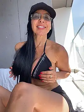 Snapshot of caritoo21 chatting on June 14, 2026, 4:09 pm caritoo21 online show from June 14, 2026, 4:09 pm