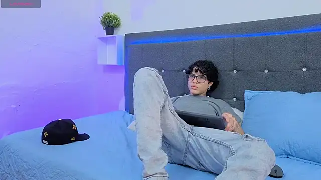 Ale cuzz online show from February 14, 2026, 2:03 pm