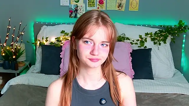Snapshot of ElfieWhite chatting on June 16, 2026, 10:01 pm ElfieWhite online show from June 16, 2026, 10:01 pm