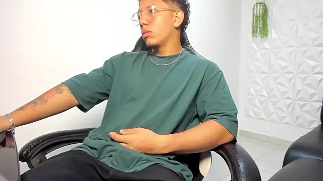 Snapshot of MaxSeduce23 chatting on February 19, 2026, 1:07 pm MaxSeduce23 online show from February 19, 2026, 1:07 pm