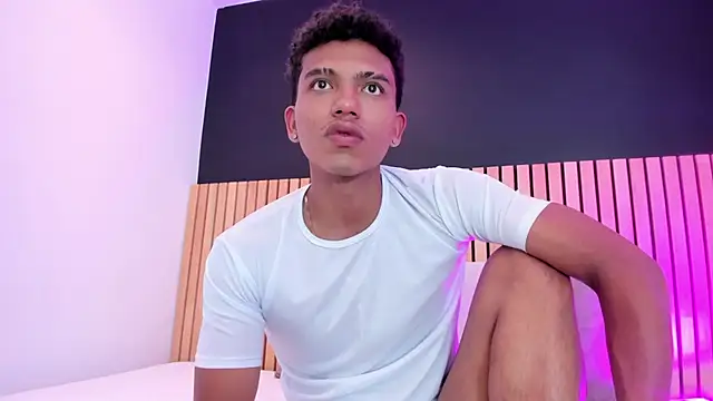 Snapshot of jhoystrong_ chatting on February 25, 2026, 7:34 pm jhoystrong online show from February 25, 2026, 7:34 pm