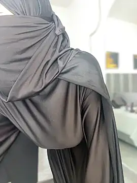 aminaa  online show from February 18, 2026, 6:59 pm