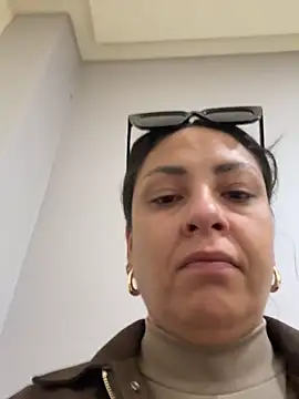 Snapshot of leona-david chatting on May 19, 2026, 12:22 pm leona-david online show from May 19, 2026, 12:22 pm