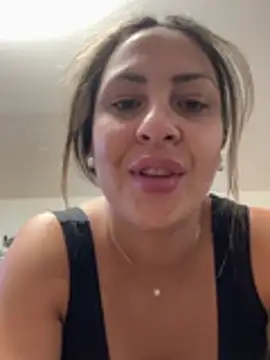 Snapshot of leona-david chatting on July 7, 2026, 11:42 pm leona-david online show from July 7, 2026, 11:42 pm