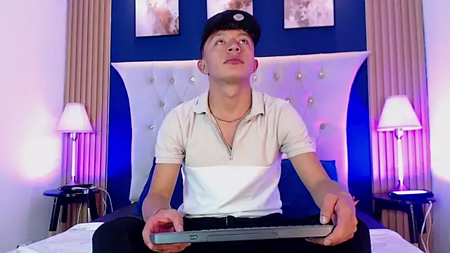 Snapshot of Dark_Nico chatting on February 16, 2026, 3:57 am Dark Nico online show from February 16, 2026, 3:57 am