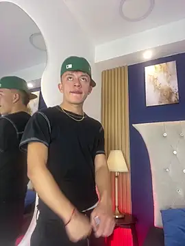 Snapshot of Dark_Nico chatting on February 28, 2026, 4:13 am Dark Nico online show from February 28, 2026, 4:13 am