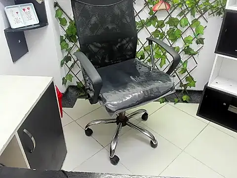 Snapshot of Scarlett_Moom chatting on February 23, 2026, 3:04 am Scarlett Moom online show from February 23, 2026, 3:04 am