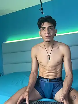 Snapshot of abrilandjulian chatting on February 16, 2026, 12:01 pm abrilandjulian online show from February 16, 2026, 12:01 pm