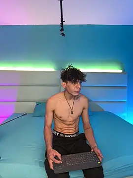 Snapshot of abrilandjulian chatting on February 27, 2026, 11:43 am abrilandjulian online show from February 27, 2026, 11:43 am