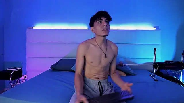 abrilandjulian online show from March 5, 2026, 11:39 am