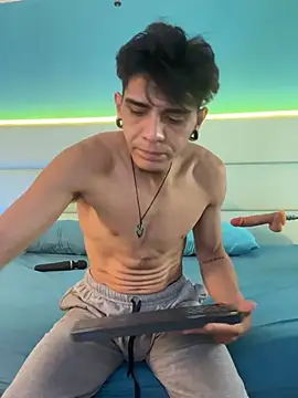 abrilandjulian online show from March 10, 2026, 11:48 am