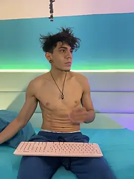 abrilandjulian online show from March 23, 2026, 11:36 am