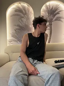 abrilandjulian online show from April 3, 2026, 12:03 pm