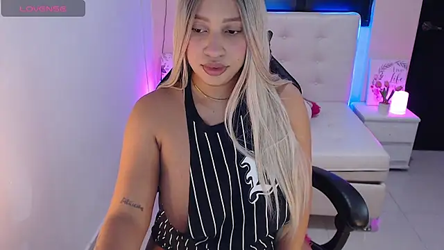 heelen21 online show from March 26, 2026, 4:51 am