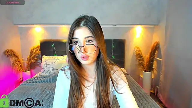 Snapshot of Emily_Lews chatting on March 21, 2026, 1:10 am Emily Lews online show from March 21, 2026, 1:10 am