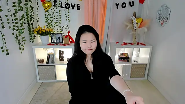 YunaArai online show from February 14, 2026, 3:42 pm