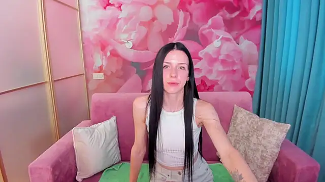 Snapshot of NoirDiva chatting on June 17, 2026, 5:54 am NoirDiva online show from June 17, 2026, 5:54 am