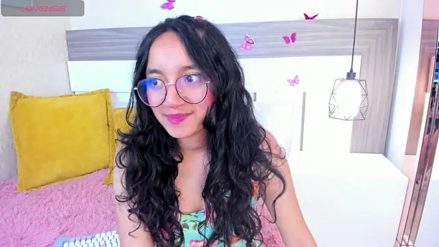 Emilyblussh online show from April 8, 2026, 7:25 pm