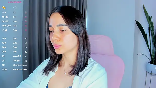 sara ospina22 online show from April 14, 2026, 12:44 pm