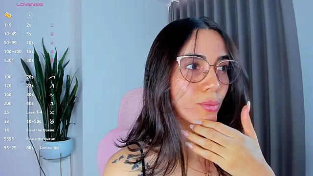 sara ospina22 online show from July 22, 2026, 7:27 pm