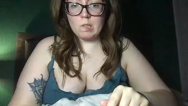 Snapshot of CurvyBx chatting on February 24, 2026, 9:24 pm CurvyBx online show from February 24, 2026, 9:24 pm