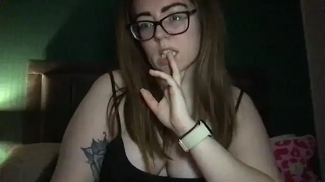 Snapshot of CurvyBx chatting on March 5, 2026, 8:38 pm CurvyBx online show from March 5, 2026, 8:38 pm