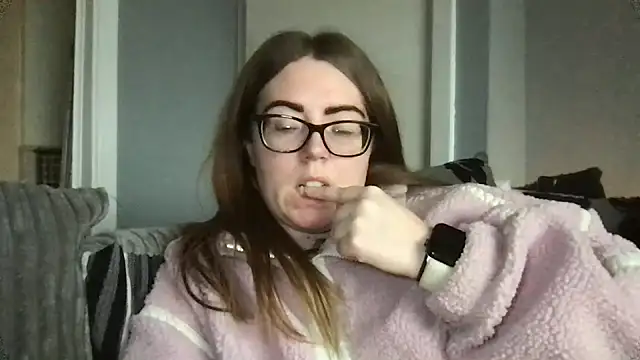 Snapshot of CurvyBx chatting on March 16, 2026, 2:43 pm CurvyBx online show from March 16, 2026, 2:43 pm