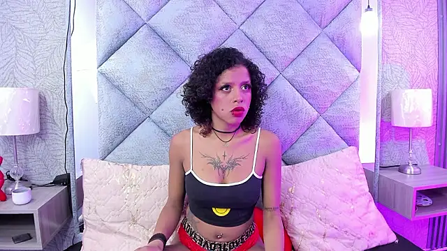 Snapshot of Lunakellerr chatting on February 24, 2026, 11:41 am Lunakellerr online show from February 24, 2026, 11:41 am